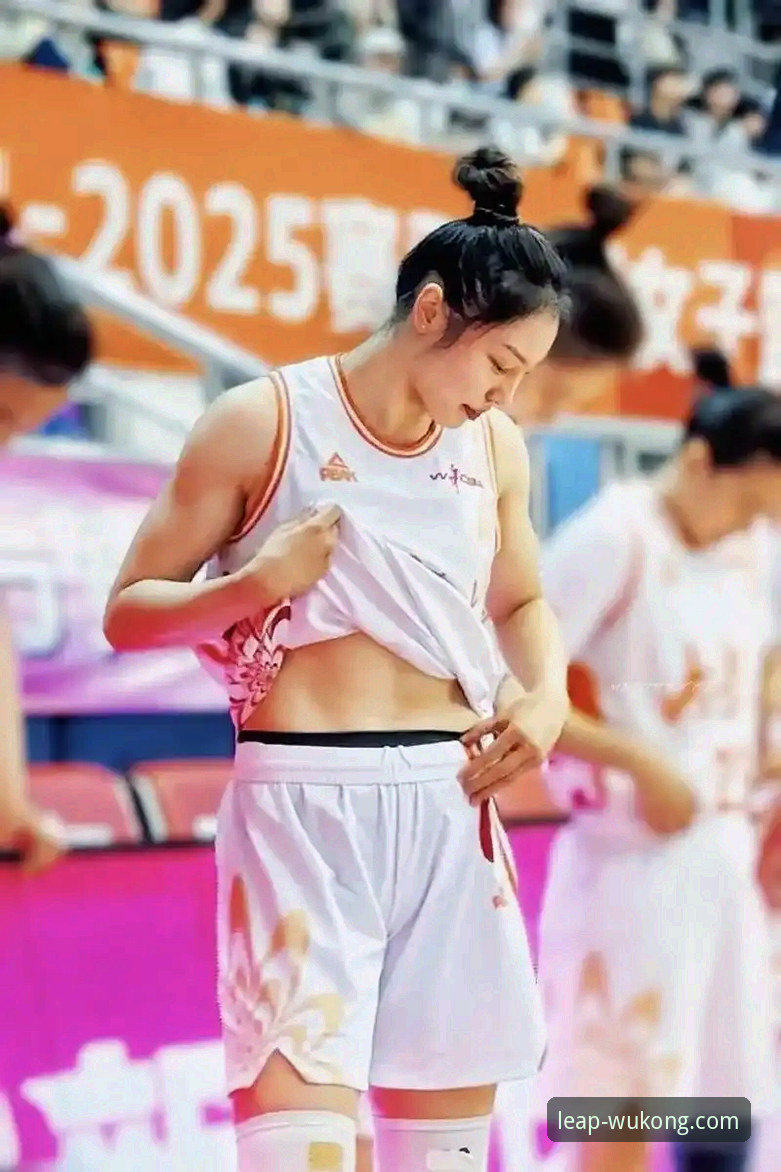 揭秘中国女篮战术调整：从“一大四小”到“双塔”的实战效能解析